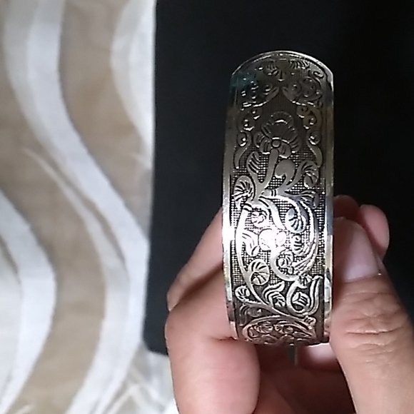 VINTAGE Flowers & Vines on Silver-like Bracelet - Picture 3 of 9